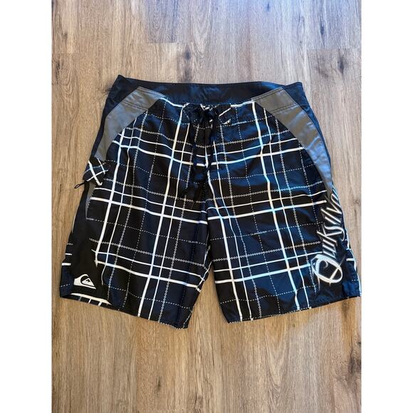 Quiksilver Black and White Plaid Swim Trunks Board Shorts Size 40 - Picture 1 of 3